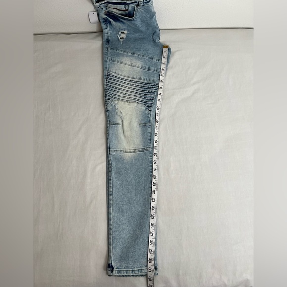 Akademiks Jeanius Level Men’s Jeans Distressed straight Legs denim Size 30X32 - Picture 6 of 8
